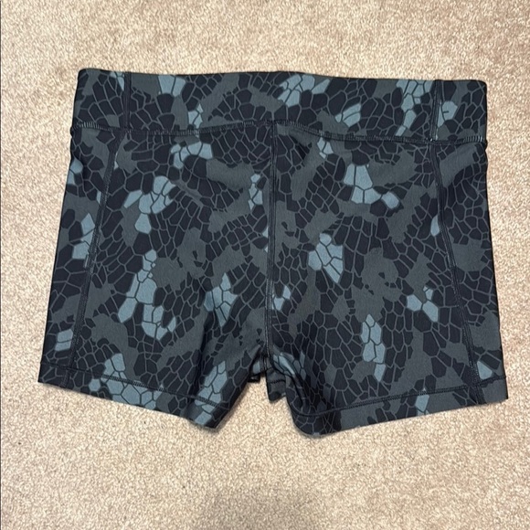 Under Armour Black and Gray Athletic Performance Shorts size large - Picture 3 of 3